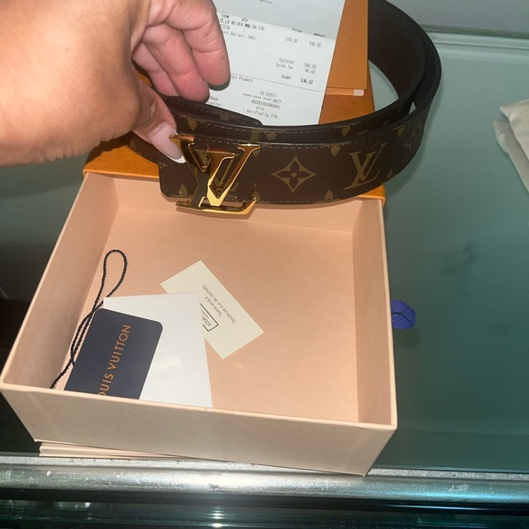 Louis Vuitton 40MM Reversible Belt!! - Picture 4 of 8